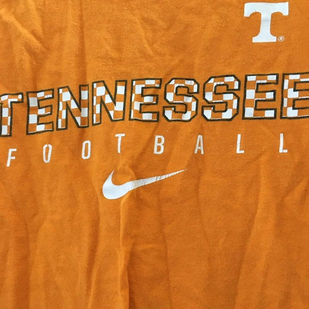 FINAL MARKDOWN NIKE Tennessee football boys tee medium